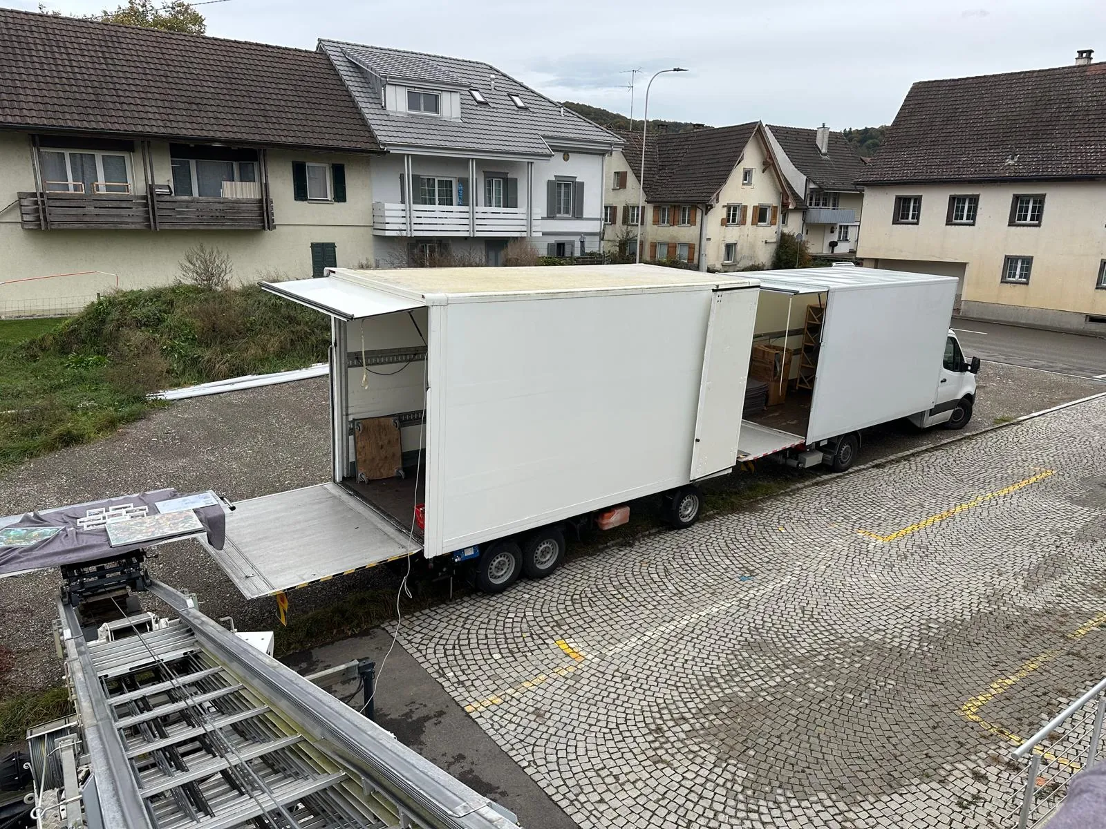 Privat-, Geschäftsumzüge & Möbeltransporte